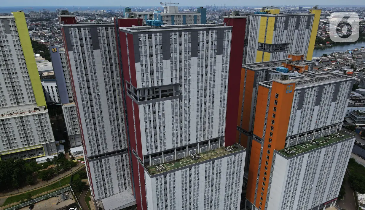 Foto aerial suasana Rumah Sakit Darurat Penanganan COVID-19 Wisma Atlet Kemayoran, di Jakarta, Selasa (2/2/2021). Layanan penanganan COVID-19 kepada pasien harus dengan tata cara penanganan sesuai SOP yang berlaku. (merdeka.com/Imam Buhori)