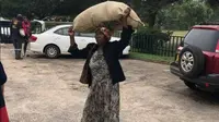 Nenek ini Diberi rumah oleh miliarder Zimbabwe