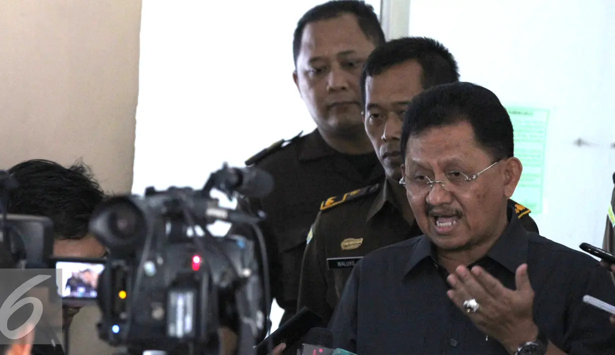 Kepala Kejati DKI Jakarta, M Adi Toegariman memberikan keterangan pers kepada wartawan terkait putusan praperadilan Dahlan Iskan di Gedung Kejaksaan Tinggi DKI,Rabu (5/8/2015). (Liputan6.com/Helmi Afandi)