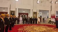 Presiden Joko Widodo atau Jokowi melantik anggota Dewan Pimpinan Pusat dan Dewan Pertimbangan Pusat Legiun Veteran Republik Indonesia (LVRI) periode 2022-2027 di Istana Negara Jakarta, Rabu (22/11/2023).