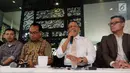 Ketua DPR Bambang Soesatyo saat hadir dalam rillis survei yang diadakan lembaga survei Charta Politika Indonesia di Jakarta, Selasa (28/8). Survei dilakukan untuk mengetahui kinerja dan citra DPR. (Liputan6.com/JohanTallo)