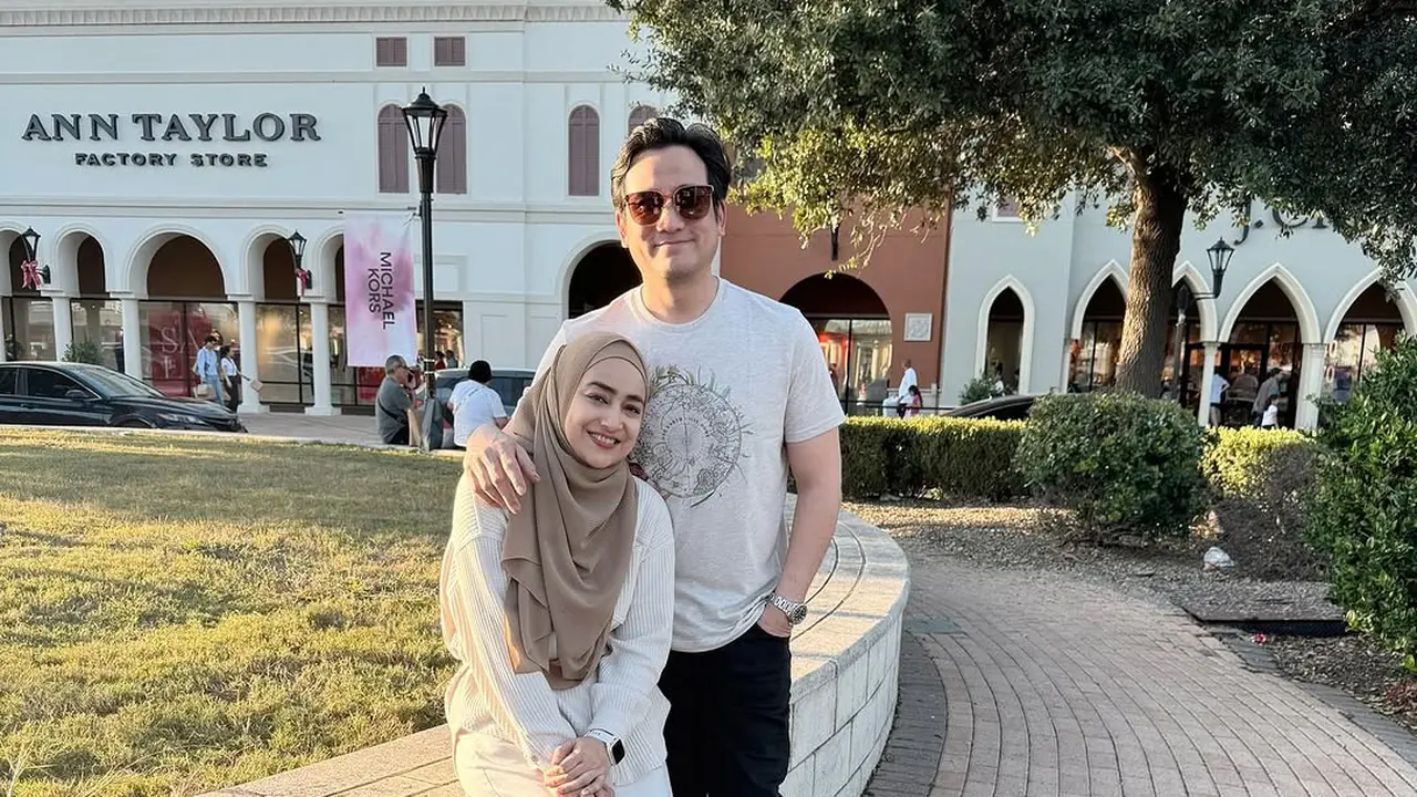 Cindy Fatikasari dan Tengku Firmansyah