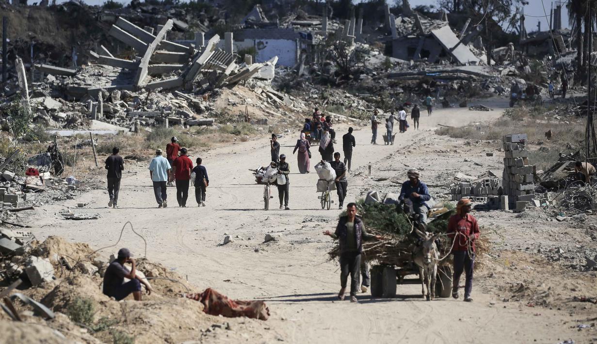 Setelah kesepakatan gencatan senjata antara Israel dan Hamas resmi berlaku, puluhan ribu pengungsi Palestina mulai kembali ke Jalur Gaza, baik ke utara maupun selatan. (Eyad BABA/AFP)