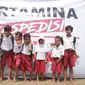 Senyum cerah anak anak SD Negeri Gombong 4 setelah mereka menerima sepatu dari Pertamina,  dalam program Pertamina Expedisi Setapak 2018 tersebut dibagikan 3200 sepatu untuk 10 SD yang ada di Banten