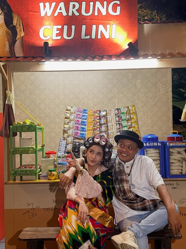 7 Potret Warung Ceu Lini di Ultah Mahalini ke-26, Ada Kue Microwave Unik