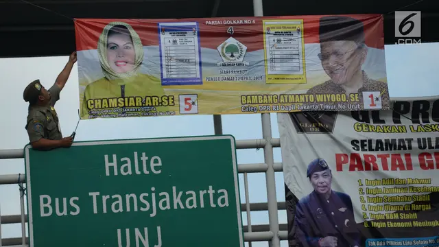 Panwaslu bersama Satpol PP Tertibkan APK Pemilu 2019