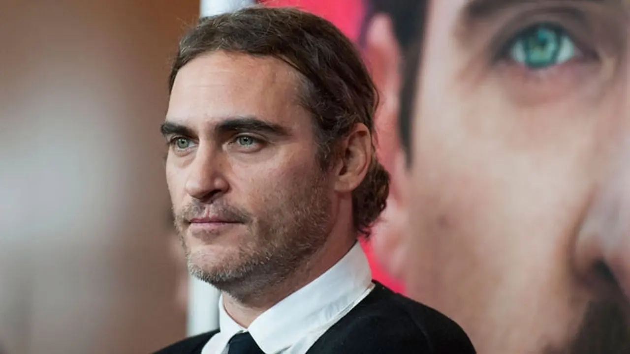 joaquin-phoenix-131219c.jpg