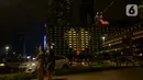 Lampu kamar menyala membentuk lambang hati di Hotel Indonesia Kempinski, Jakarta, Jumat (17/4/2020). Malam. Aksi tersebut sebagai bentuk penghargaan dan pesan cinta terhadap para tenaga medis yang berjuang di garis depan dalam penangnanan COVID-19 di Indonesia. (merdeka.com/Imam Buhori)