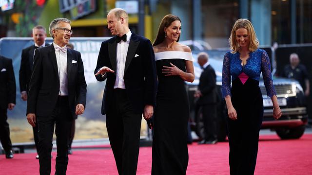 Di Samping Pangeran William, Kate Middleton Pegang Tangan Tom Cruise Saat Naik Tangga