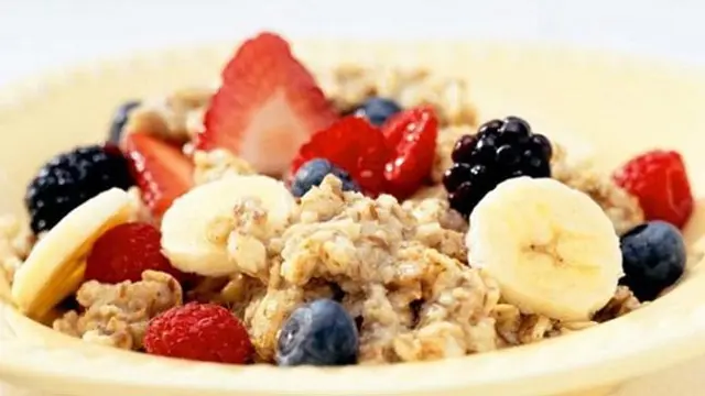 Oatmeal Pisang dan Strawberry
