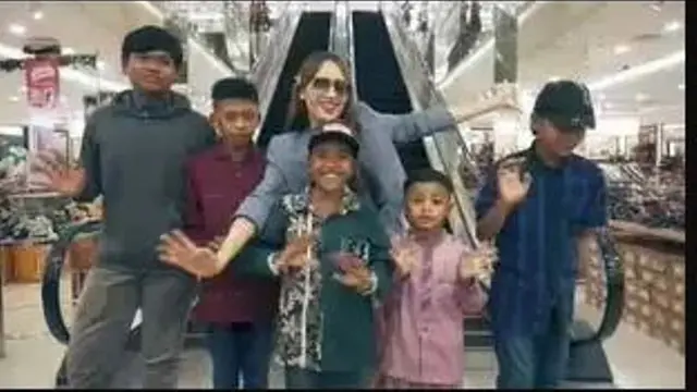 Cerita Cinta Laura Bantu Bocah yang Dirundung karena Sepatunya Rusak