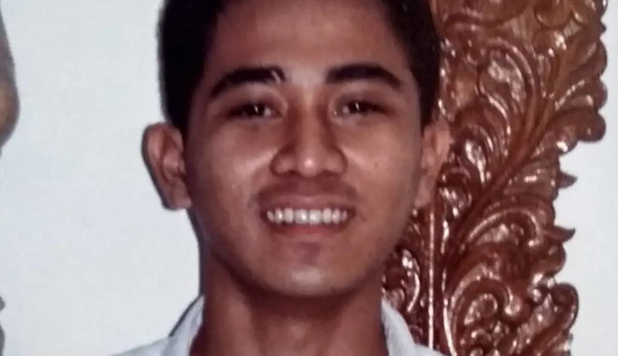 Tak hanya piawai dalam berakting, pemain web series Kupu-Kupu Malam ini juga punya paras yang tampan. Seperti inilah masa muda Lukman Sardi, disebut mirip dengan aktor Arya Saloka. Jadi idola anak muda pada masanya. (Liputan6.com/IG/@lukmansrd)