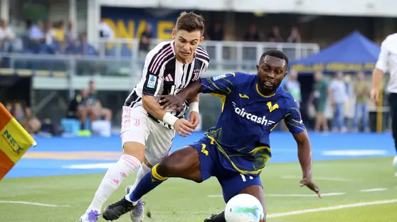 Manchester United dan Liverpool Berebut Pemain Sayap Juventus