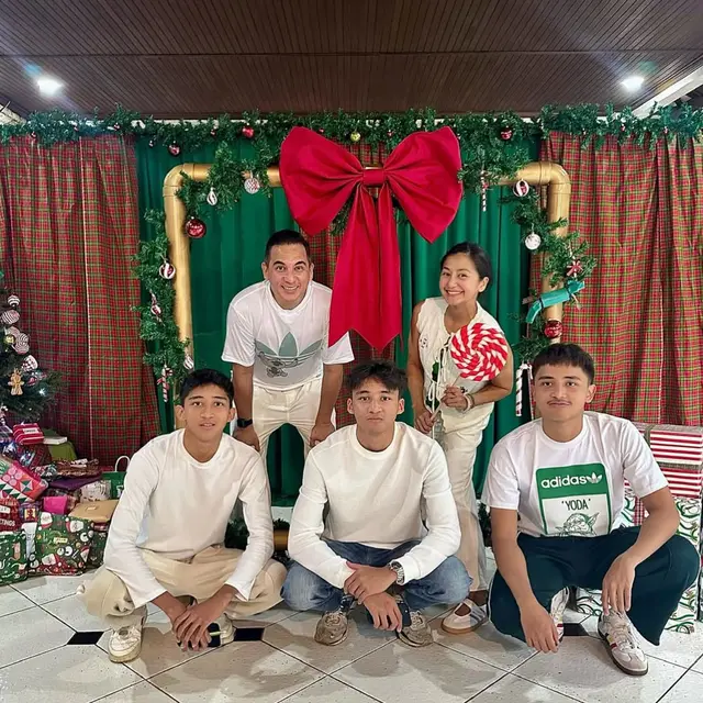 Potret Keluarga Artis Beda Agama Rayakan Natal