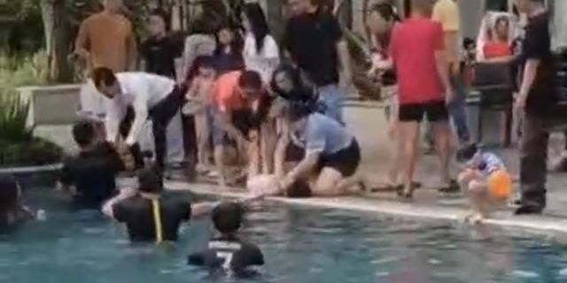 Detik-Detik 2 Bocah Tenggelam di Kolam Renang Citraland Gama City Medan