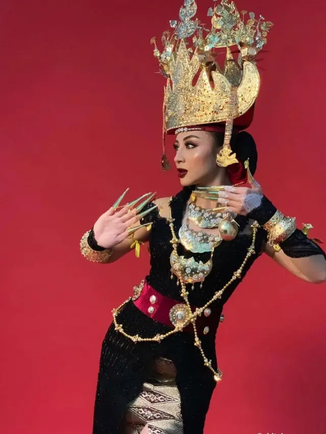 Pakai Kebaya dan Adat Lampung, Ini 6 Pesona Margin Wieheerm Calon Istri Ali Syakieb