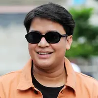 Presenter Billy Syahputra merasa senang bisa berbagi kebahagiaan pada banyak orang di mana saja. Terlebih bila membawa semangat meraih kemenangan dari program Siapa Mau Jadi Juara. [Foto: Bambang E Ros/Fimela.com]