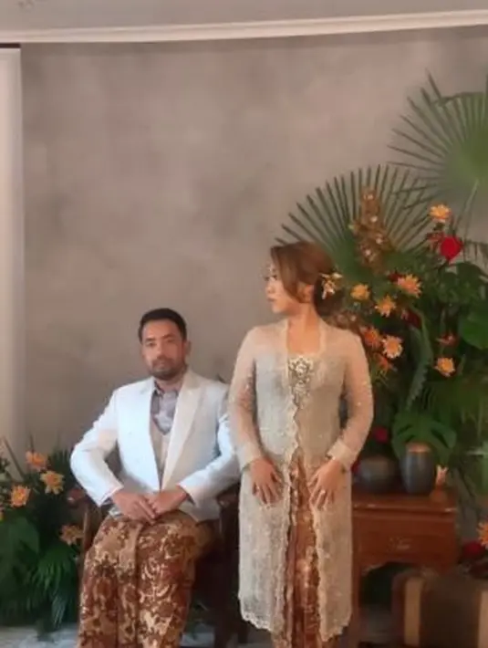 Segera Menikah, Ini 6 Potret Prewedding Kiky Saputri dan Muhammad Khairi (Sumber: Instagram/revalhairstylist)