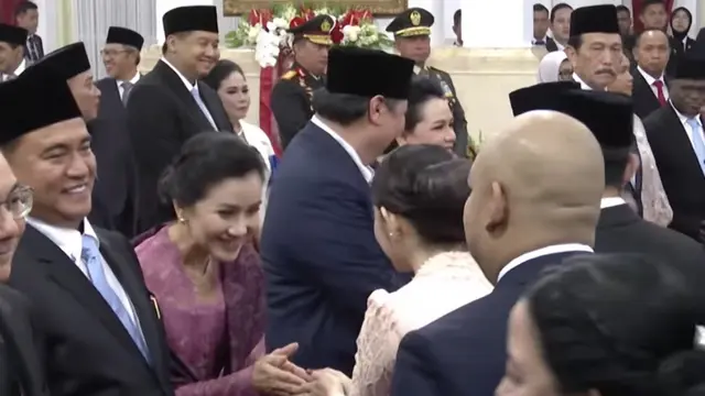 Istri Menteri Baru Kabinet Prabowo saat Pelantikan Suami.. [YoutubeMPR]