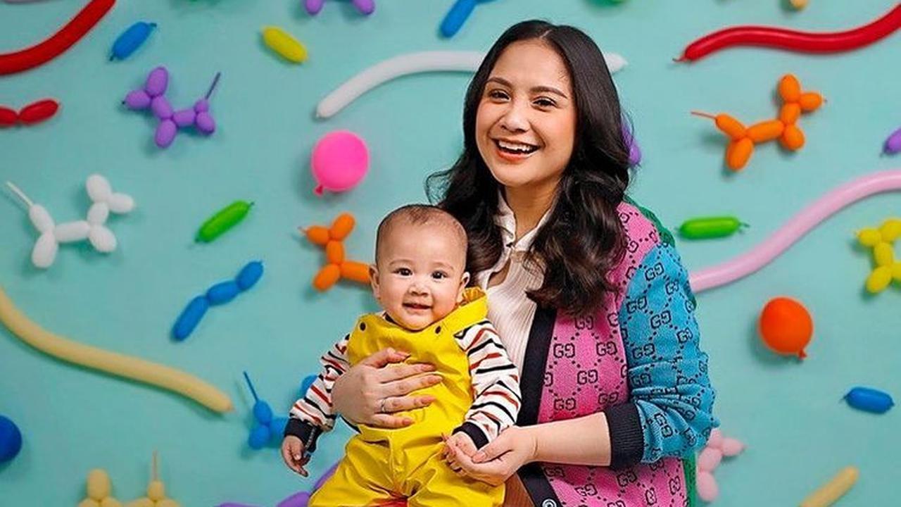Nagita Slavina bersama Rayyanza. (Foto: Instagram/raffinagita1717)
