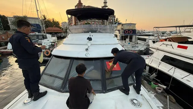 Bea Cukai Jakarta memeriksa kapal-kapal pesiar pribadi atau yacht