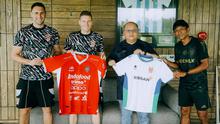 CEO Bali United, Yabes Tanuri, dan Direktur Akademi Bali United, Gde Mahatma Dharma, saat menerima kunjungan Pelatih Tranmere Rovers, Dan O’Donnell, dan International Academy Manager Tranmere Rovers, Matt Hunter, di Bali United Training Center. (Dok. Bali United)