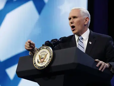 Wakil Presiden AS Mike Pence menyampaikan pidato saat konferensi kebijakan tahunan Komite Hubungan Masyarakat Israel-Amerika Serikat di Washington (5/3). (Chip Somodevilla / Getty Images / AFP)