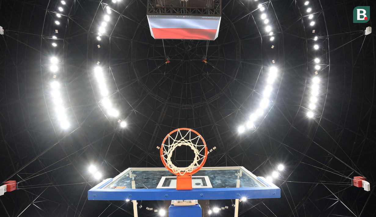 Ring basket di Indonesia Arena, Senayan, Jakarta, Selasa (11/7/2023). Indonesia bersama dengan Jepang dan Filipina akan menjadi tiga tuan rumah Piala Dunia FIBA 2023. (Bola.com/M Iqbal Ichsan)
