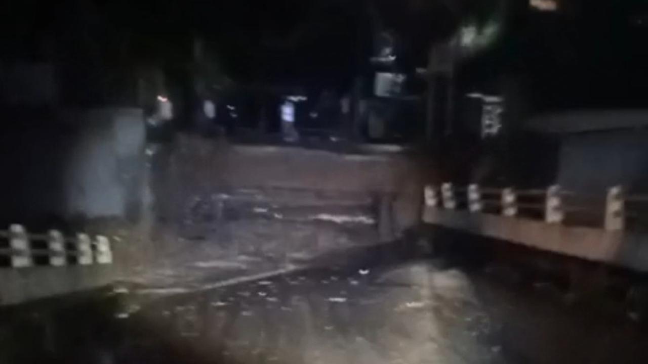 Jembatan putus di Puncak, Bogor.