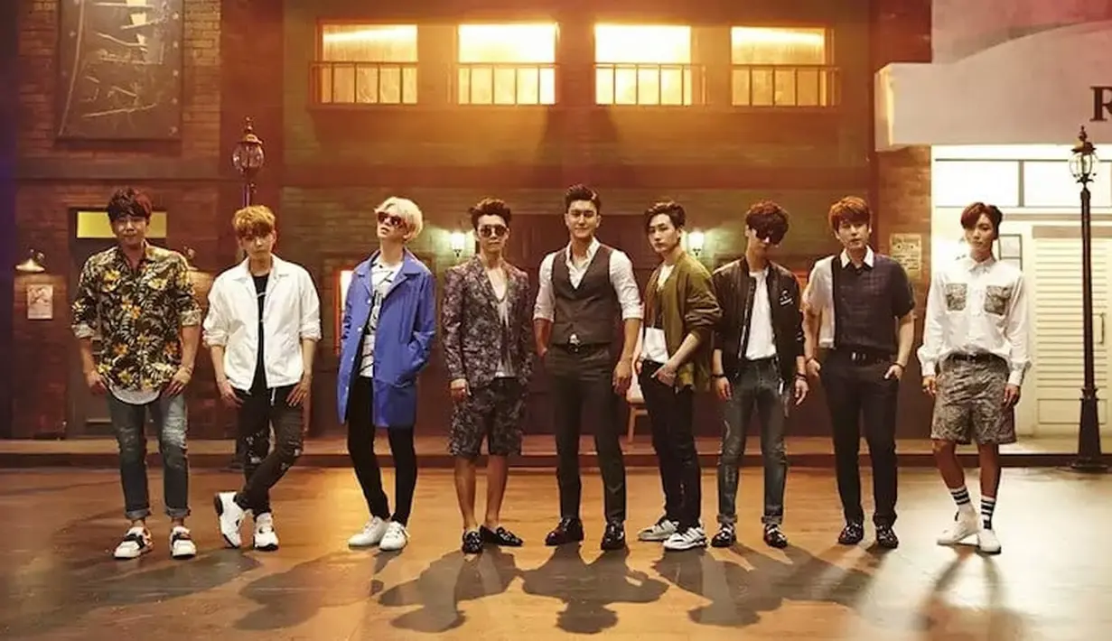 Sedangkan Leeteuk saat ini sedang sibuk dengan acara varietynya, I Can See Your Voice Season 5 dan The Best Recipes. Super Junior saat ini terdari 11 personel tapi yang mempromosikan hanya ada 6 orang saja. (Foto: Soompi.com)