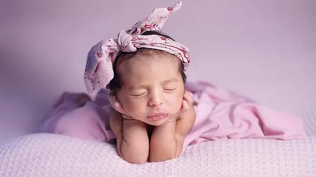 Gaya 6 Anak Selebriti saat Pemotretan Baby Born, Lucu dan Menggemaskan