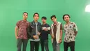 Lagu berjudul ‘Turis’ ini merupakan sindiran Naga dan kawan-kawan kepada para ‘player’ atau yang akrab disebut ‘playboy’ atau ‘playgirl’ yang begitu sering bergonta-ganti pasangan. (Nurwahyunan/Bintang.com)