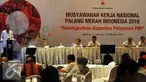 Pelaksana Harian Ketua umum PMI Ginanjar Kartasasmita memberikan kata sambutan saat hari pertama Mukernas PMI 2016 di jakarta, Senin (1/2). Dalam Mukernas kali ini PMI mengambil tema Meningkatkan Kapasitas pelayanan PMI. (Liputan6.com/Helmi Afandi)