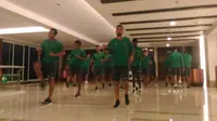 Pemain Timnas Indonesia langsung menjalani latihan ringan begitu tiba di Hotel Grand Four Wings, Bangkok, Thailand, Kamis (15/12/2016) malam waktu setempat. (PSSI)