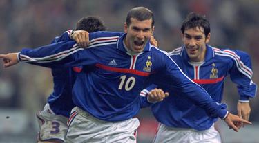 Foto Piala Eropa: Profil Legenda Zinedine Zidane, Seniman Sepak Bola dari Prancis.