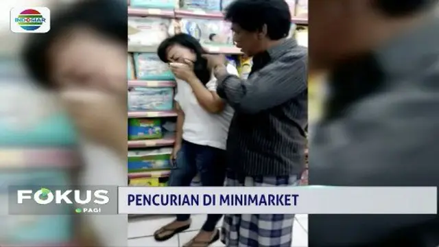 Wanita ini menangis lantaran tertangkap setelah aksinya mengutil di sebuah minimarket di Jakarta terekam CCTV. Ia beraksi bersama seorang pria dan anak perempuan, sayangnya, keduanya berhasil kabur.