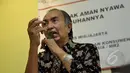 Marius Widjajarta memberikan penjelasan saat menjadi pembicara diskusi tentang " Obat tidak aman nyawa taruhannya " di Warung Daun, Jakarta, Jumat (13/3/2015). (Liputan6.com/Faizal Fanani)