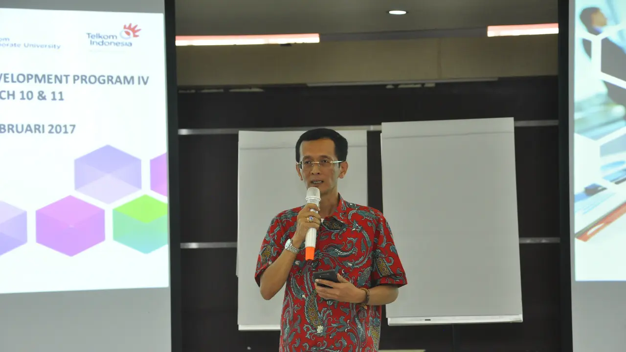 Senior General Manager Telkom Corporate University Danang Baskoro 
