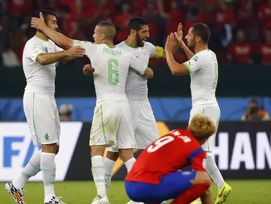 Aljazair meraih poin penuh saat berlaga melawan Korea Selatan di laga penyisihan Piala Dunia 2014 Grup H di Stadion Beira Rio, Porto Alegre, Brasil (23/6/2014). (REUTERS/Damir Sagolj)