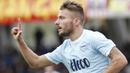 4. Ciro Immobile (Lazio) - Pemain timnas Italia ini berada di jajaran atas top scorer sementara Serie A musim 2017-2018. Striker andalan Lazio itu juga mampu menorehkan hat-trick assist saat melawan Benevento, 29 Oktober 2017. (AFP/Carlo Hermann)
