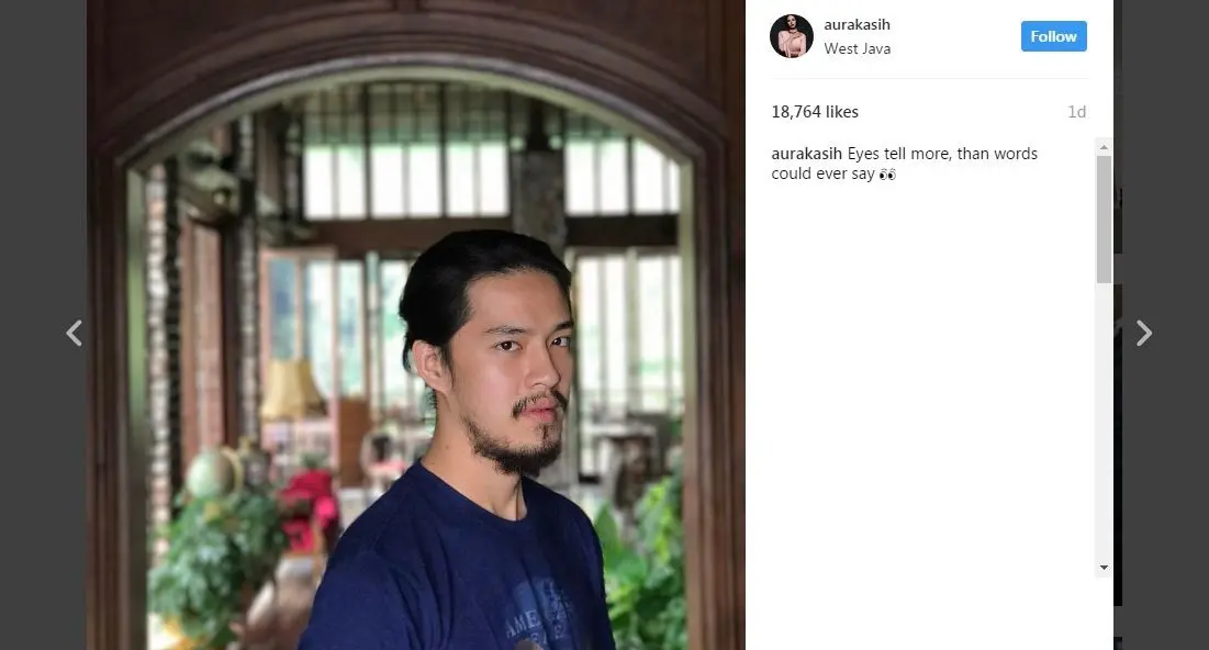 Aura Kasih kompak pamer pose senada dengan Morgan Oey. [foto: instagram]