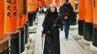 Tampil Modis Jelahi Destinasi, 7 Potret Liburan Seru Inara Rusli Bersama Anak-Anak di Jepang (credit: instagram/mommy_starla)

.