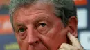 Roy Hodgson mendengarkan pertanyaan wartawan saat menggelar konferensi pers di Stadion Wembley, Inggris (16/5). Hodgson juga menyatakan dua pemain Leicester City Jamie Vardy dan Danny Drinkwater akan ikut ke piala Eropa 2016. (Reuters/Andrew Couldridge)