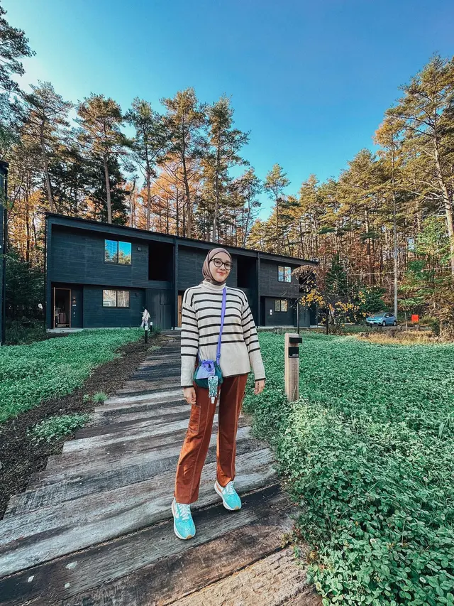 [Fimela] 6 Potret Cantik Memesona Kakak Sabda AHessa, Syanindita Trasysty