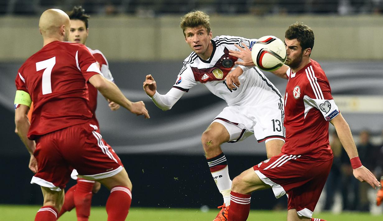 PERINGKAT II -  Gelandang serang Jerman, Thomas Muller berada pada peringkat kedua deretan pencetak gol terbanyak pada kualifikasi Piala Eropa 2016 dengan sembilan gol dari sembilan pertandingan. (AFP Photo/Tobias Schwarz)