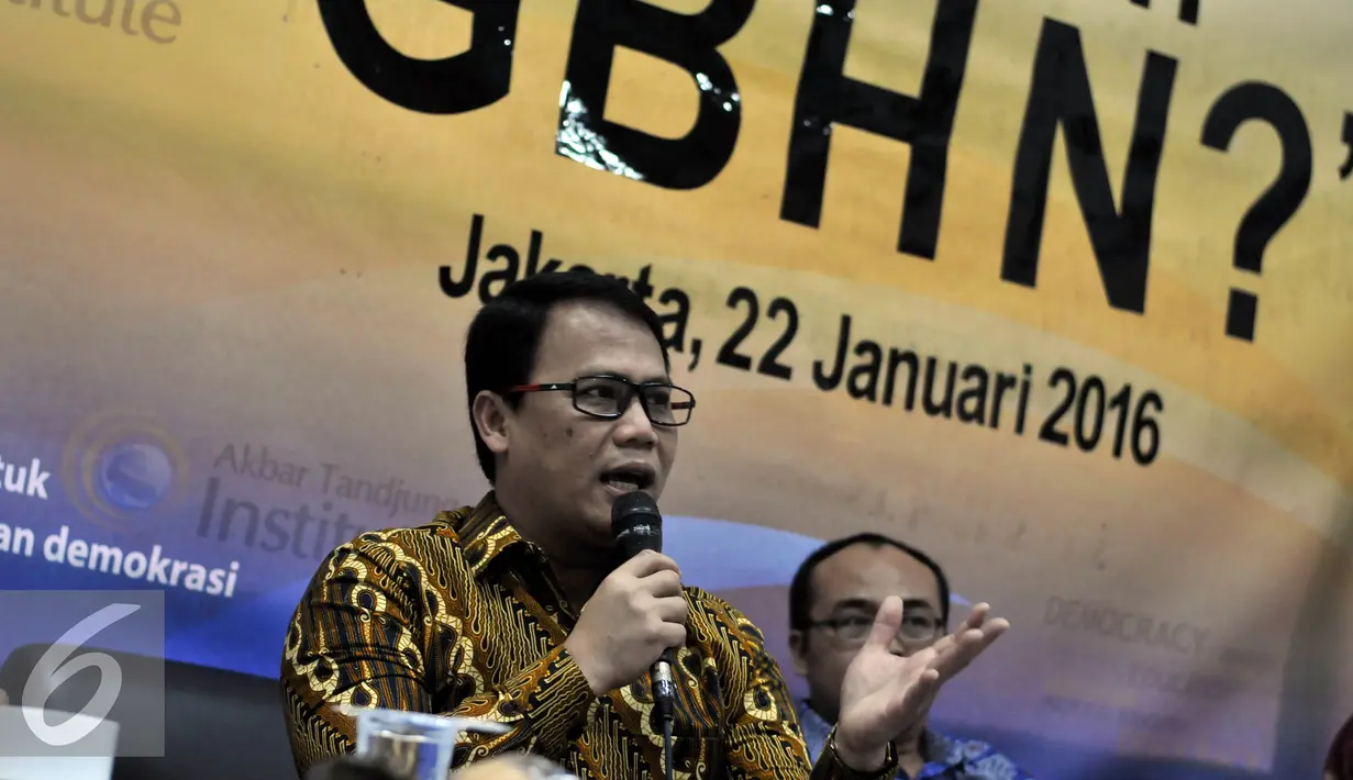 Ketua Fraksi PDIP MPR Ahmad Basarah Dalam diskusi bertajuk "Perlukah GBHN" di Akbar Tandjung Institute, Jakarta, Jumat (22/1/2016). Diskusi membahas mengenai Wacana diaktifkannya kembali Garis-garis Besar Haluan Negara (GBHN). (Liputan6.com/Johan Tallo)