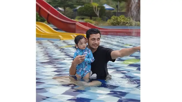 Kerap Berperan Antagonis, Ini 7 Potret Teuku Mirza dengan Keluarga