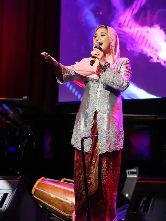 [Bintang] Ayu Azhari