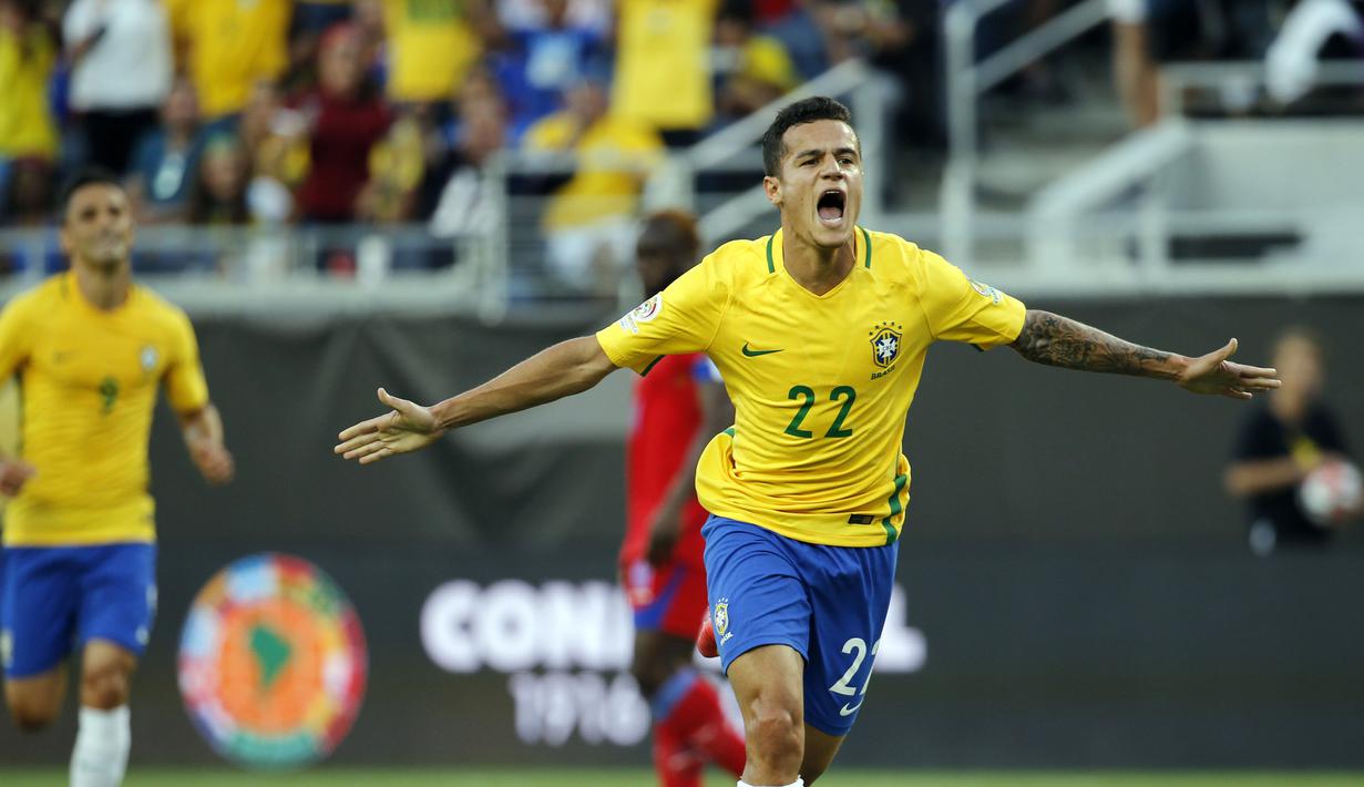 Philippe Coutinho (2kiri) merayakan golnya ke gawang Haiti pada lanjutan penyisihan grup Copa America Centenario 2016 di Stadion Camping World, Orlando, Florida, AS, (9/6/2016) WIB. (Mandatory Credit: Kim Klement-USA TODAY Sports)