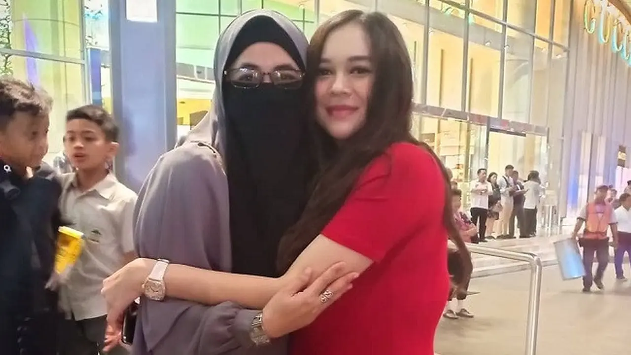 Aura Kasih dan Ummi Pipik